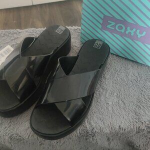 ZAXY slippers, size US 7